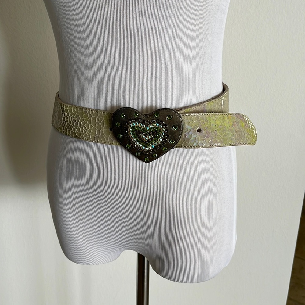 Woman’s vintage belt leatherock size 30 green crystals
